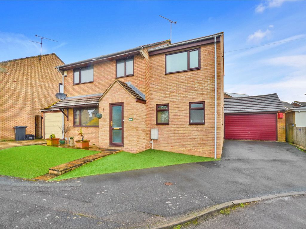 4 bed detached house for sale in Copse Avenue, Swindon, Wiltshire SN1