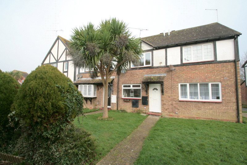 2 bed terraced house to rent in Fleet Close, Littlehampton BN17, £1,250