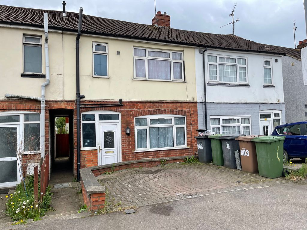 3 bed terraced house to rent in Dunstable Road, Luton LU4, £1,450 pcm