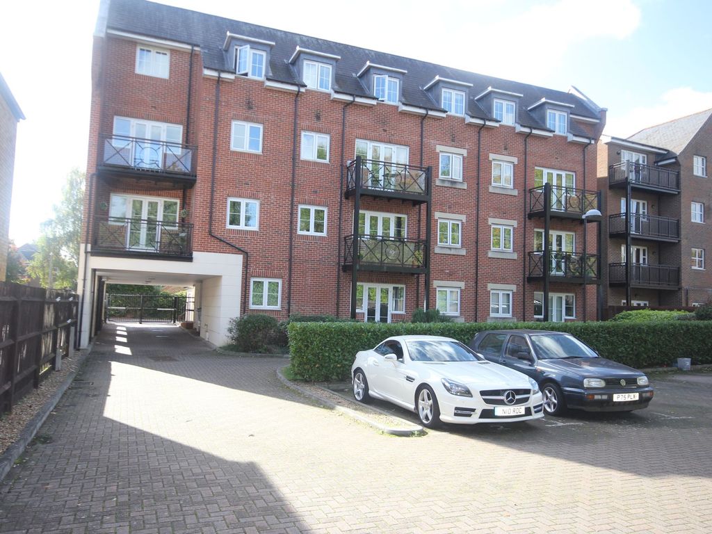 Wharf Lane, Webster Court Wharf Ln WD3  