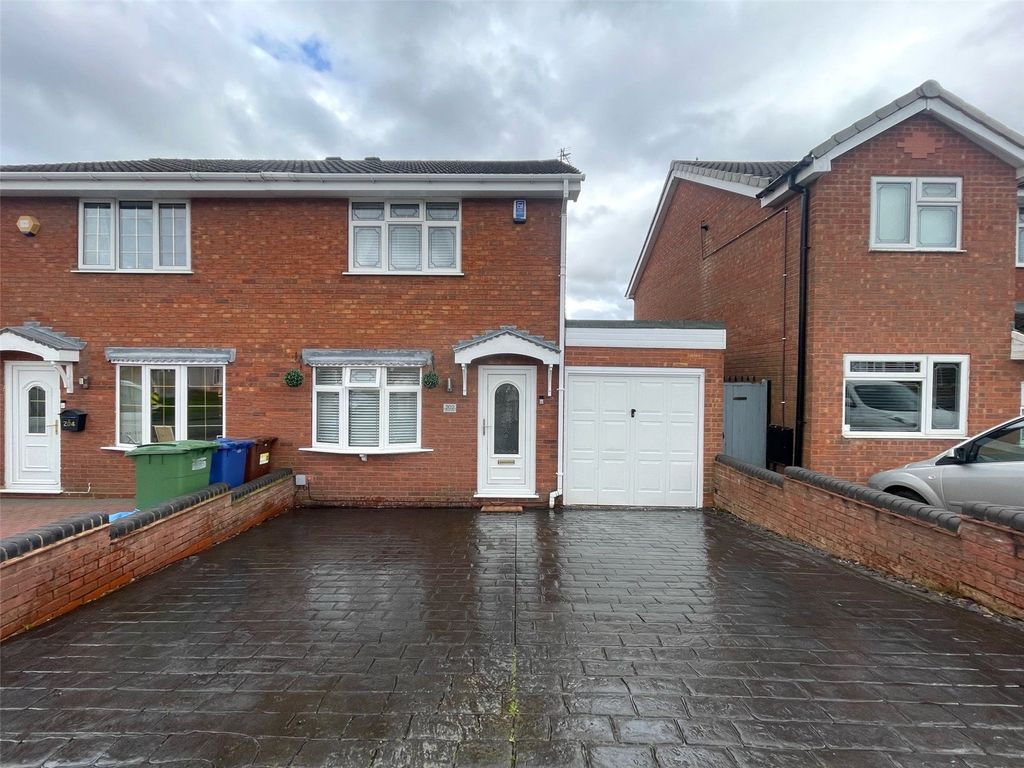 2 bed semidetached house for sale in Bond Way, Hednesford, Cannock