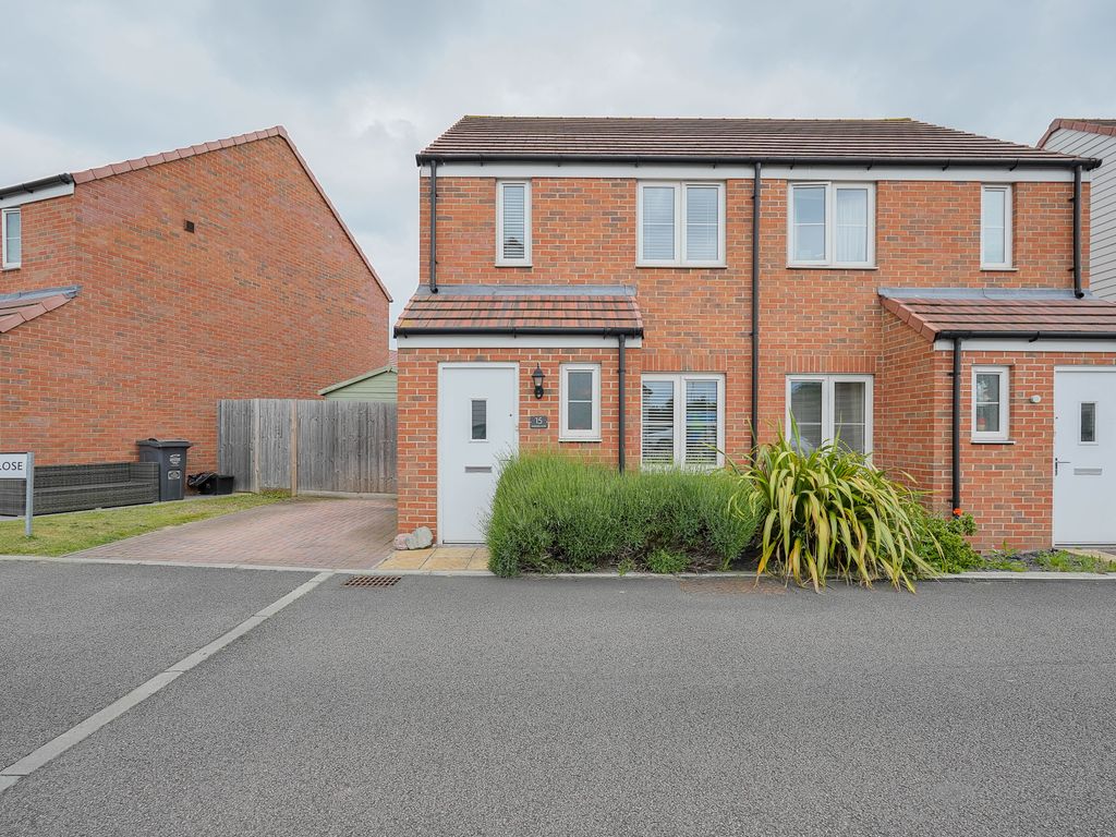 2 bed semidetached house for sale in Jennings Close, Dartford DA1, £