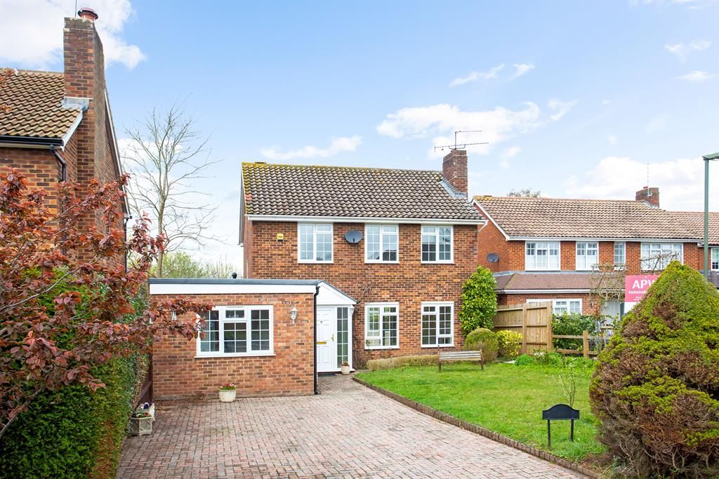 4 bed detached house to rent in St. Andrews Walk, Cobham KT11 Zoopla