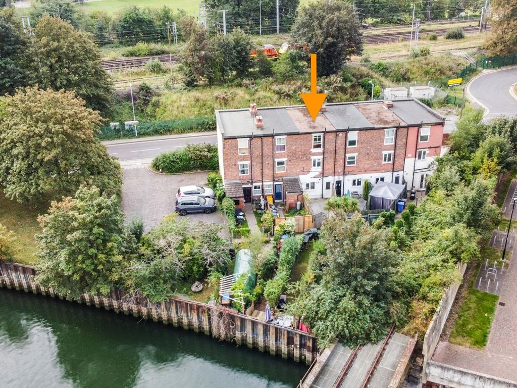 3 bed terraced house for sale in Ranelagh Road, Ipswich IP2, £250,000 Zoopla