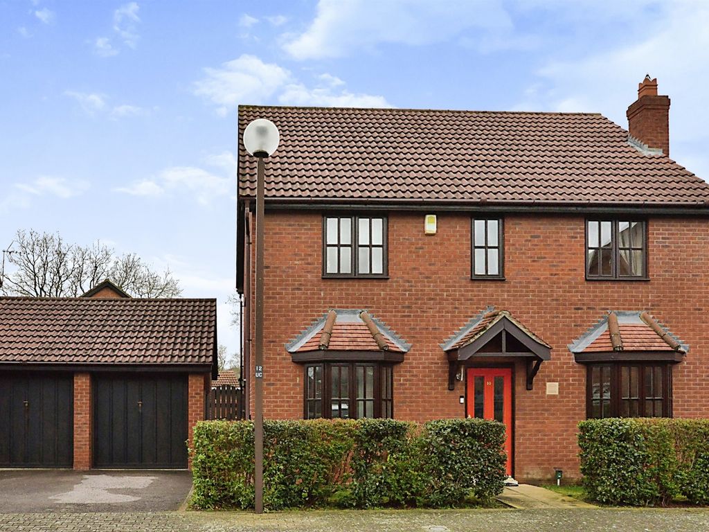 4 bed detached house for sale in Upper Wood Close, Shenley Brook End