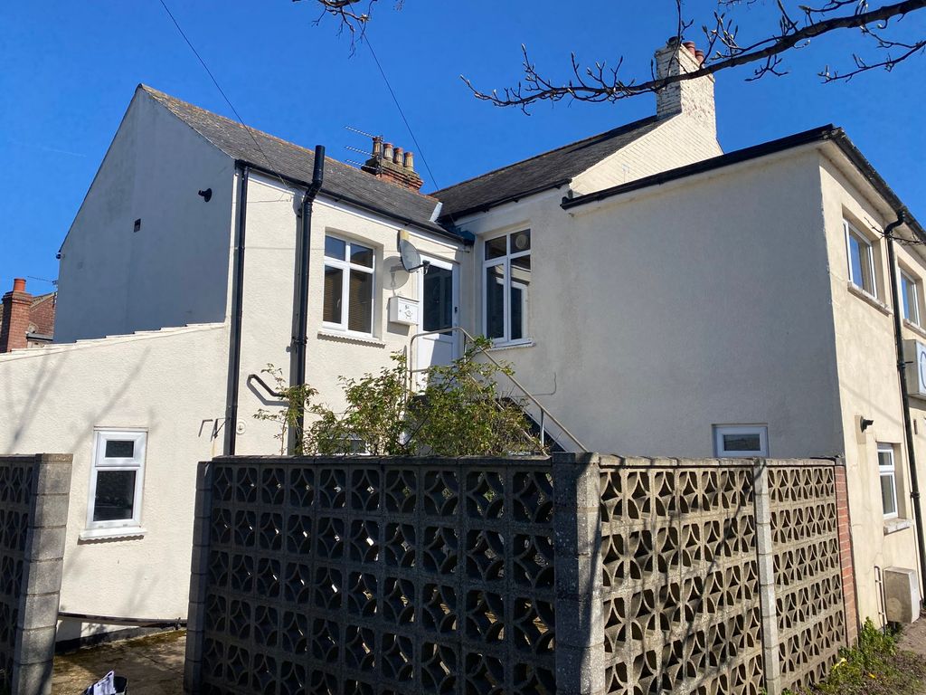 3 bed flat to rent in High Street, CaisterOnSea, Great Yarmouth NR30