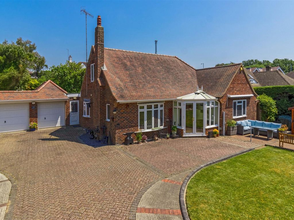 4 bed detached bungalow for sale in Offington Drive, Broadwater