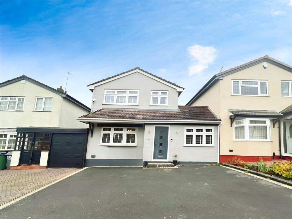 4 bed linkdetached house for sale in Oakham Road, Tividale, Oldbury