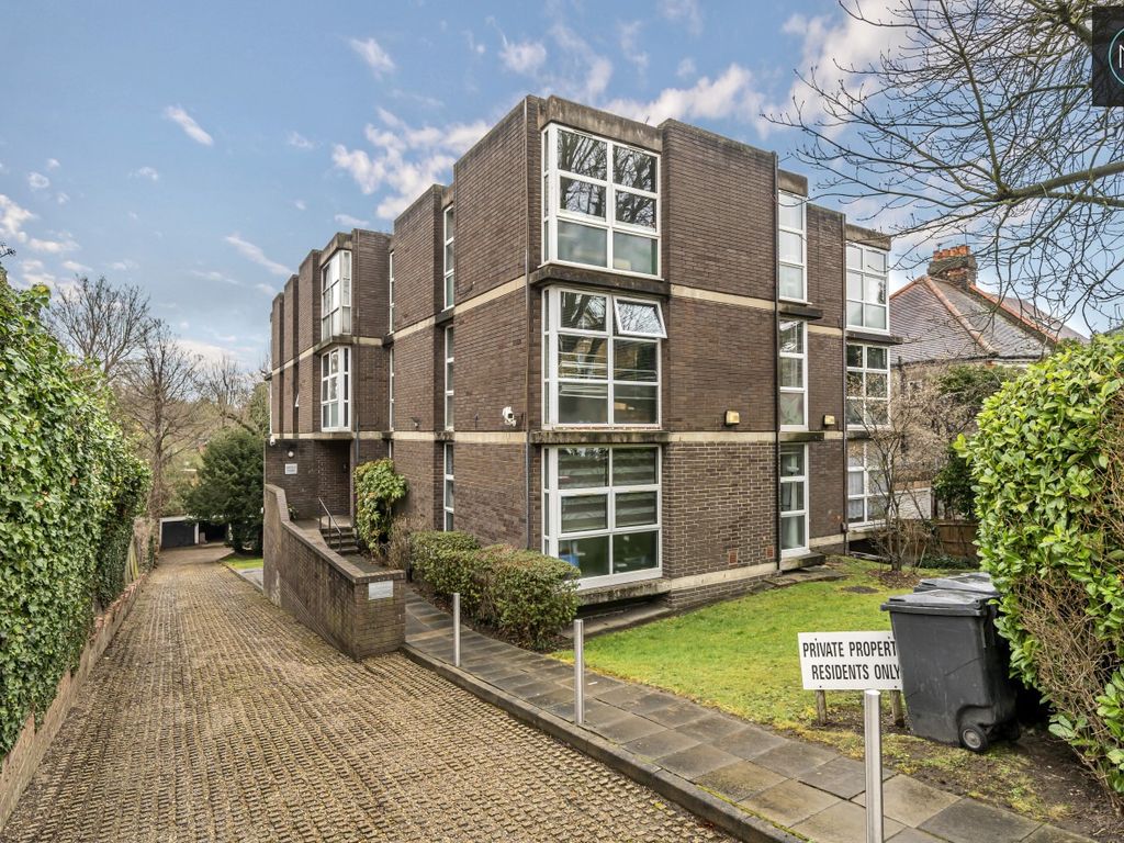 Studio for sale in Harefield House, 99 Palmerston Road, Buckhurst Hill