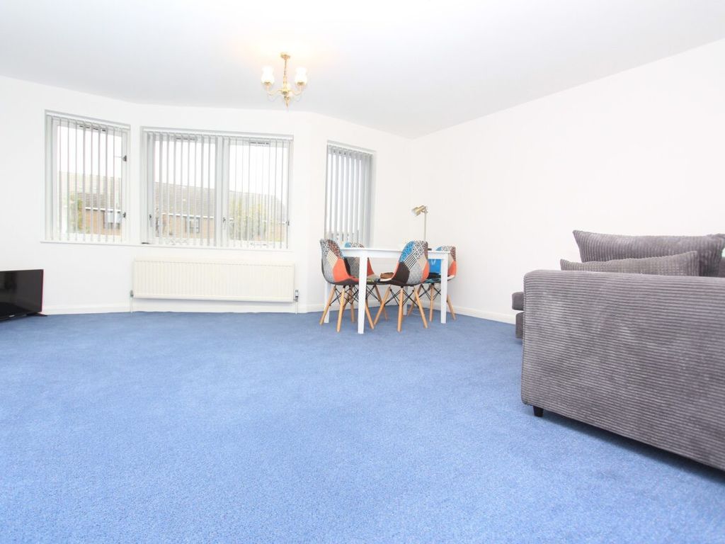 2 bed flat to rent in Torrington Park, Finchley, London N12, £1,950 pcm