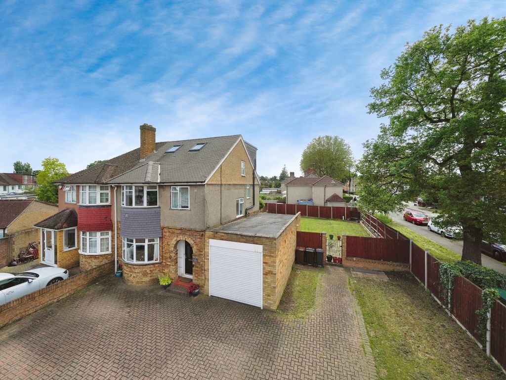 5 bed semidetached house for sale in Benedict Drive, Feltham TW14, £