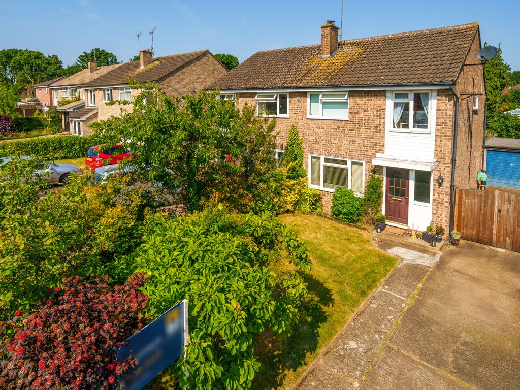 3 bed semidetached house for sale in Linden Way, Ripley, Woking GU23