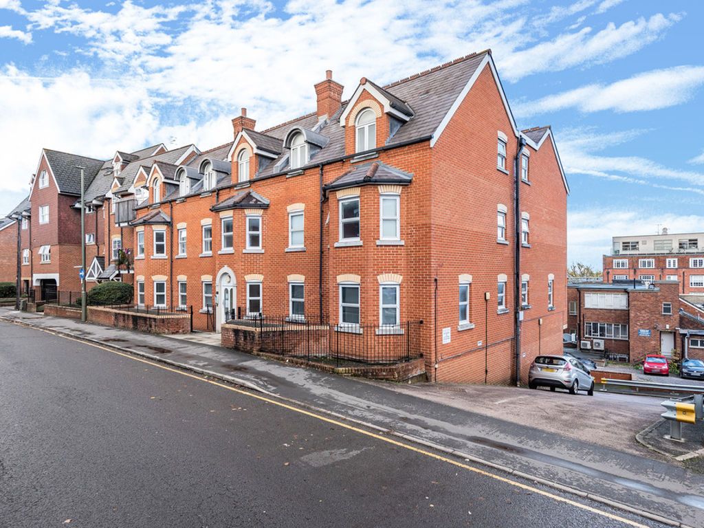 2 bed flat to rent in Sydenham Road, Guildford GU1 Zoopla