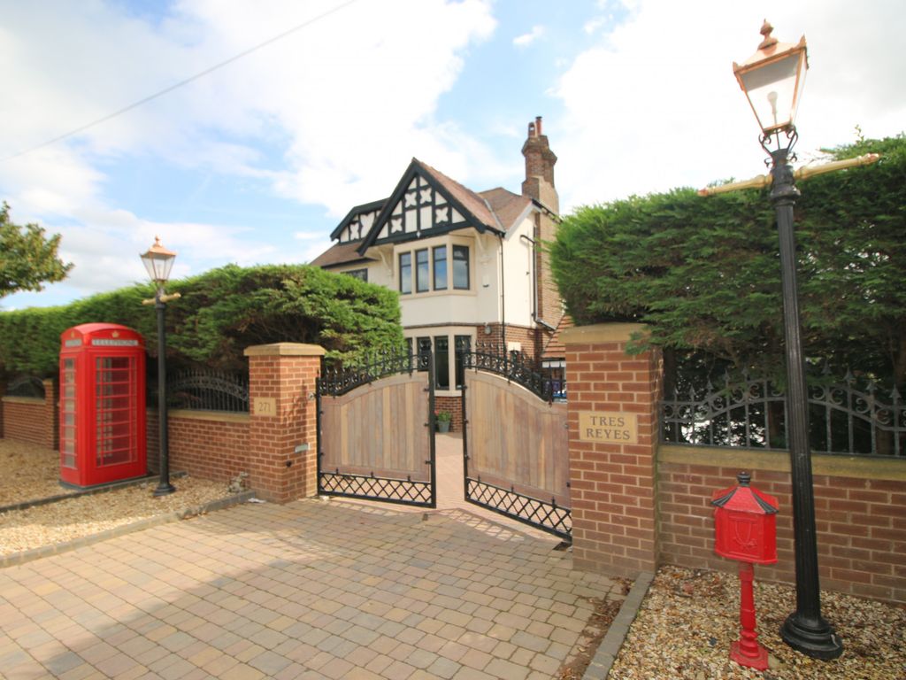 4 bed detached house for sale in Garstang Road East, PoultonLeFylde