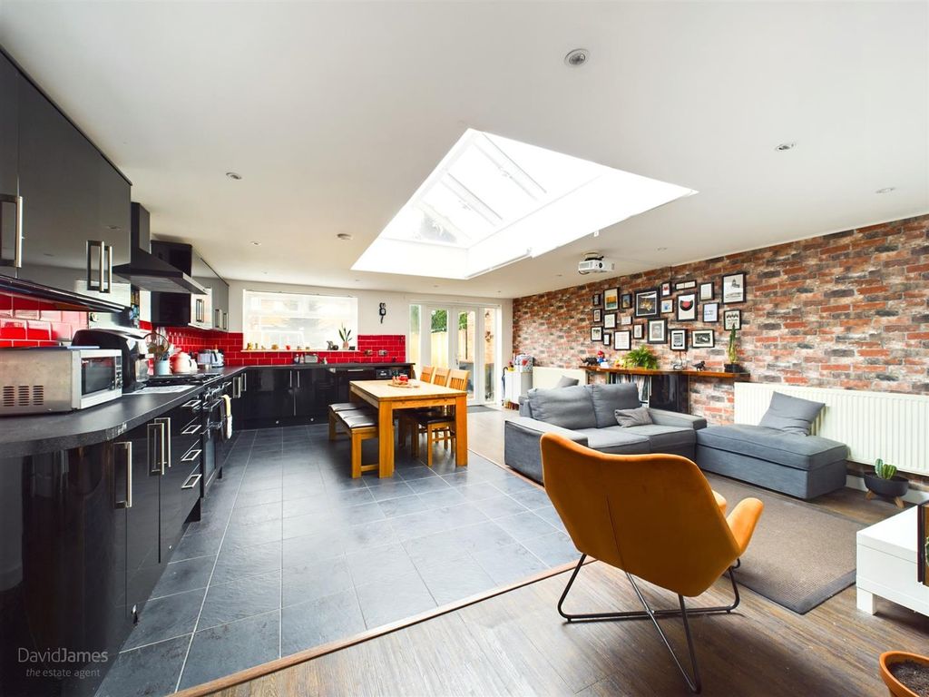 3 bed semidetached house for sale in Rolleston Drive, Arnold