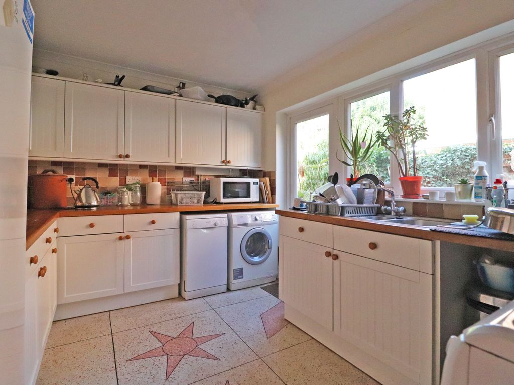 1 bed terraced house to rent in Rutland Road, Bedford MK40, £600 pcm Zoopla