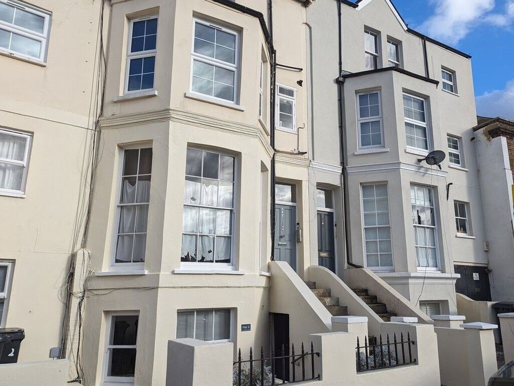 3 bed flat to rent in Hamilton Road, London SE27, £2,400 pcm Zoopla