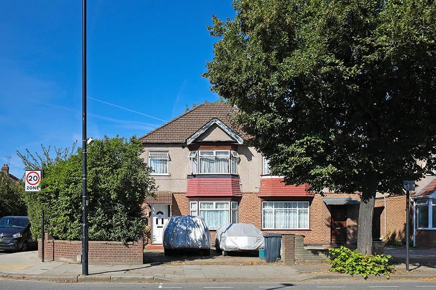 4 bed semidetached house for sale in Greenford Road, Greenford