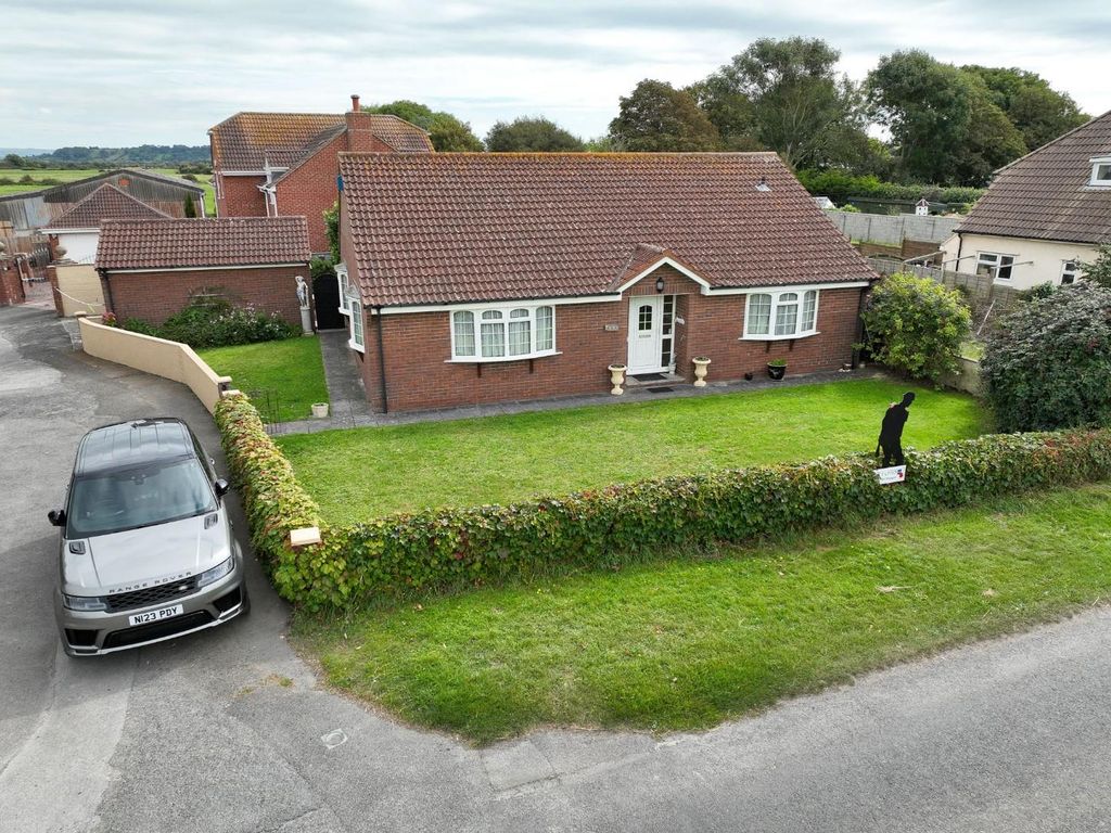 2 bed detached bungalow for sale in Barton Road, Berrow, BurnhamOnSea