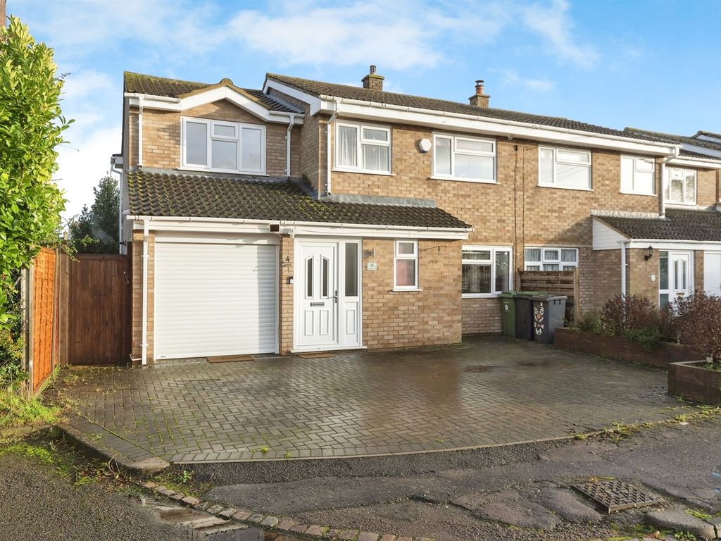 4 bed semidetached house for sale in Oakwood Road, Shefford SG17, £