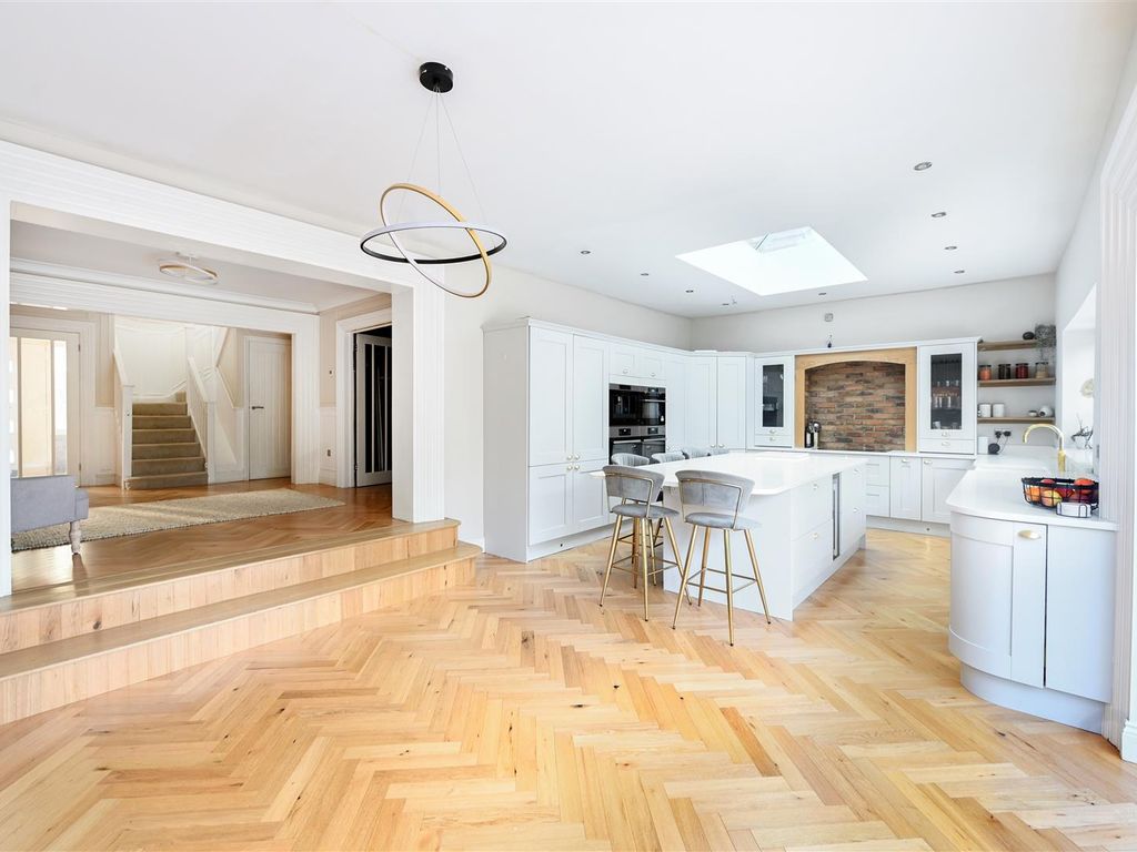 5 bed detached house for sale in Glengorse, Battle TN33, £895,000 Zoopla