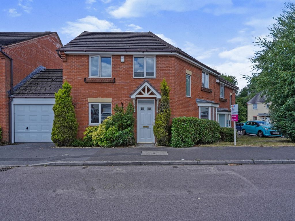 3 bed semidetached house for sale in Curlew Drive, Chippenham SN14