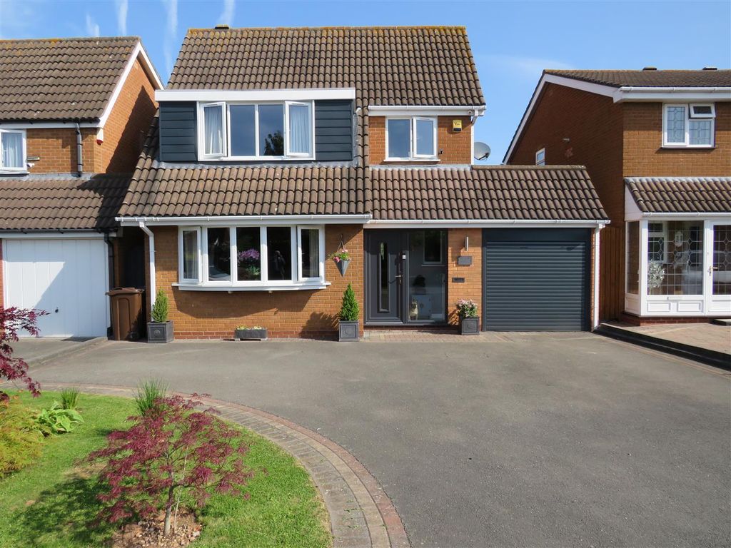 4 bed detached house for sale in Park Hall Crescent, Castle Bromwich