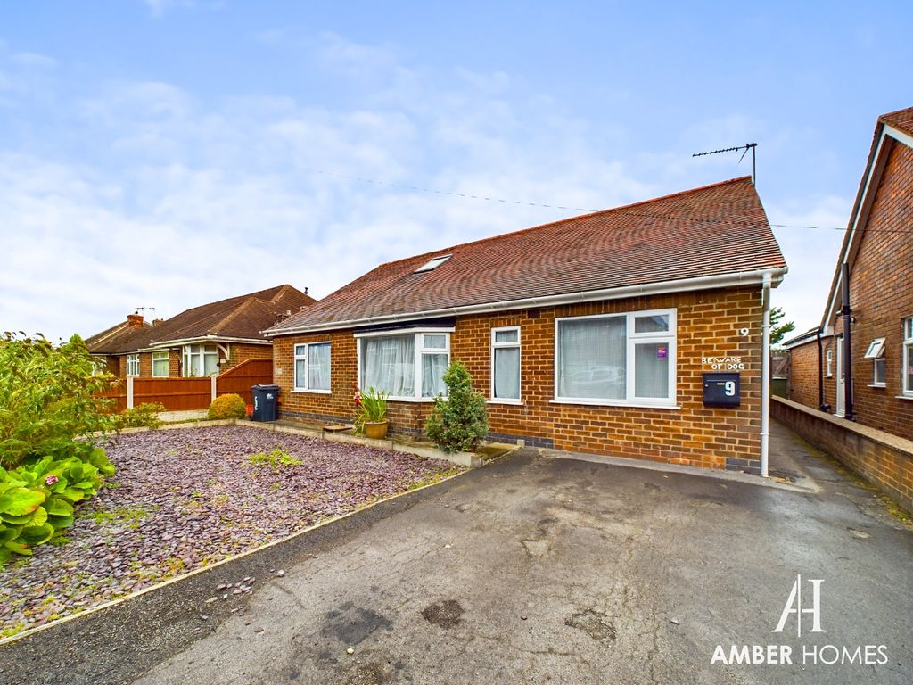 5 bed detached bungalow for sale in Pennine Avenue, Riddings, Alfreton