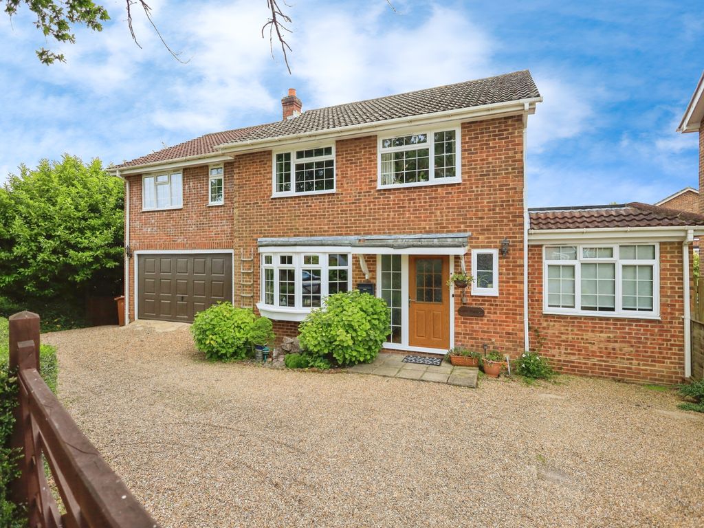 5 bed detached house for sale in Pages Hill, Heathfield, East Sussex