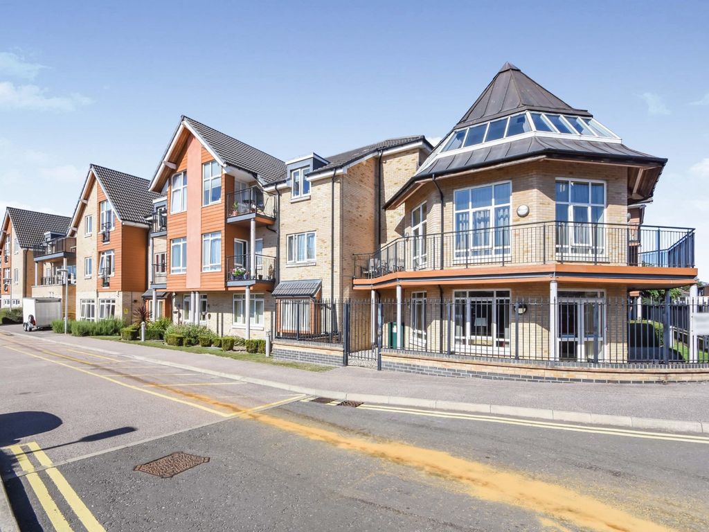 2 bed property for sale in Rectory Road, Pitsea, Basildon, Essex SS13