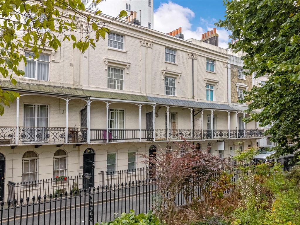 1 bed flat for sale in Russell Square, Brighton BN1 Zoopla