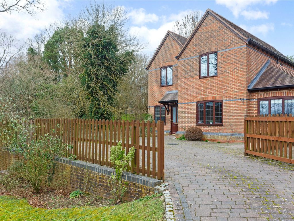 4 bed detached house for sale in Collaroy Road, Cold Ash, Thatcham