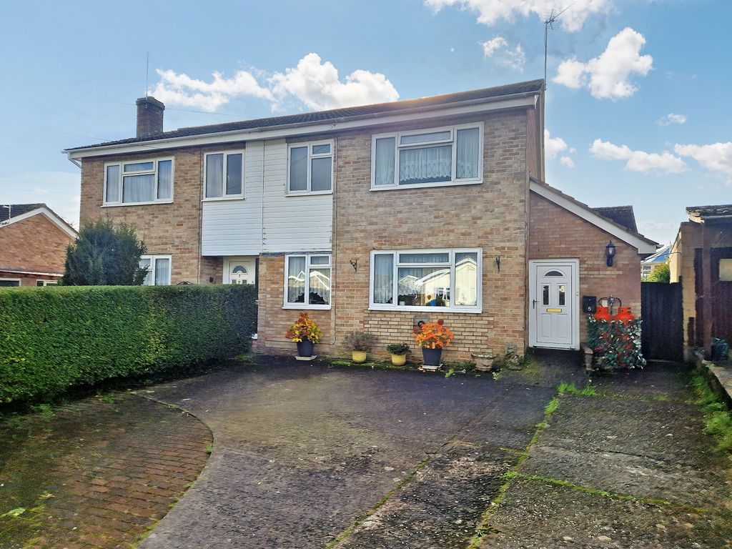 3 bed semidetached house for sale in Wessex Road, Stalbridge