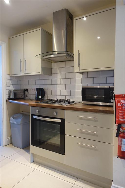 4 bed property to rent in Abingdon Road, Middlesbrough TS1 Zoopla