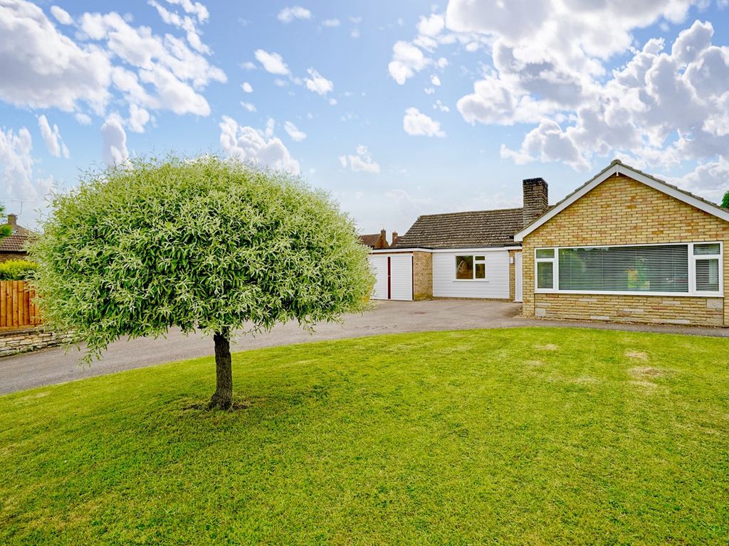 3 bed detached bungalow for sale in Stow Road, Kimbolton, Huntingdon