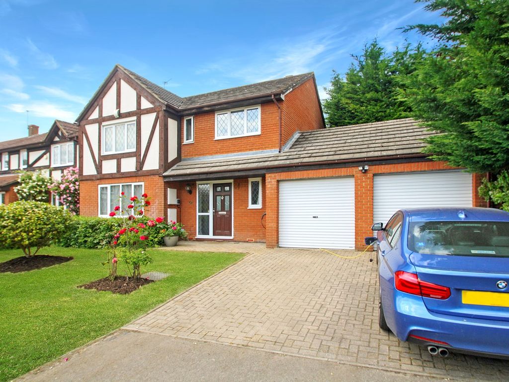 4 bed detached house for sale in Blackett Close, StainesUponThames