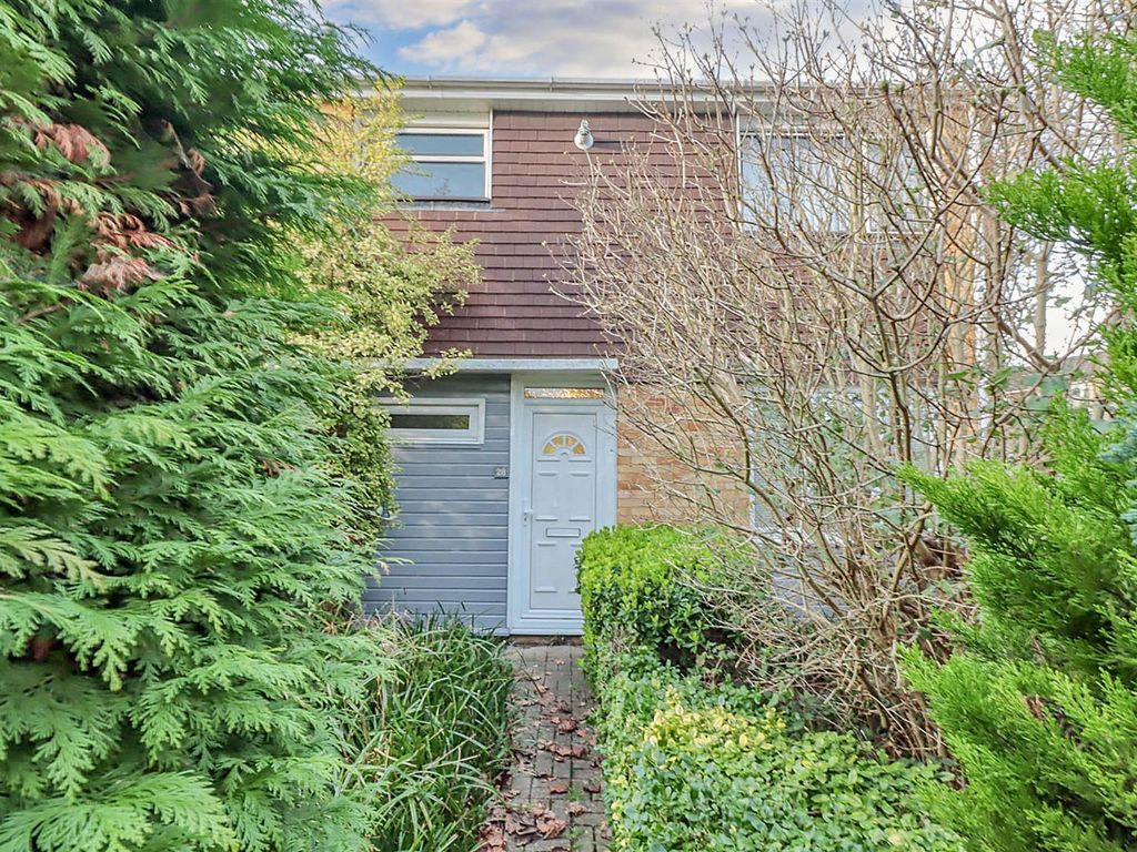 3 bed end terrace house for sale in Stevenson Way, Wickford SS12, £