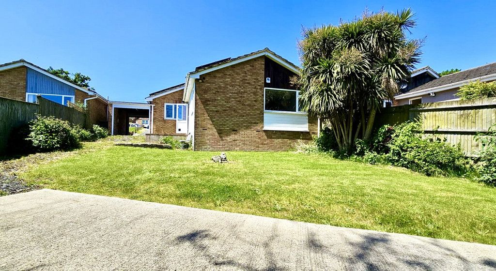 3 bed detached bungalow for sale in Pine Avenue, Hastings TN34, £