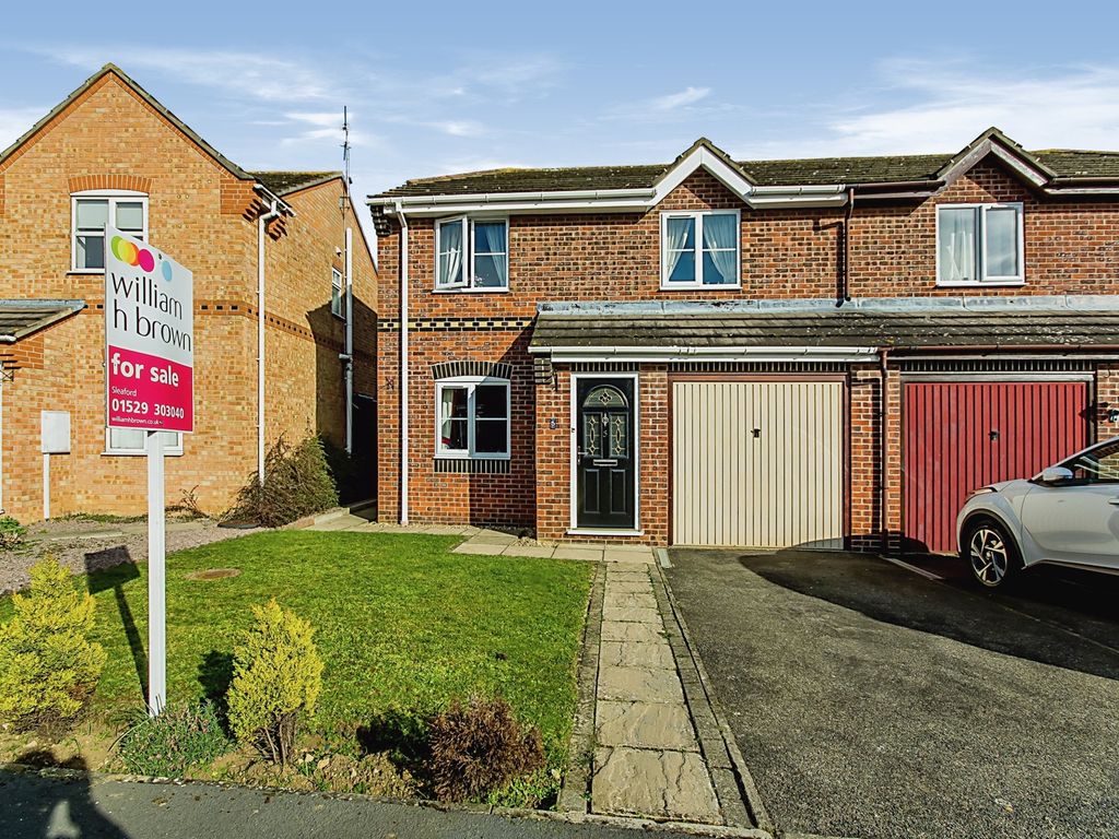 3 bed semidetached house for sale in Mulberry Close, Sleaford NG34