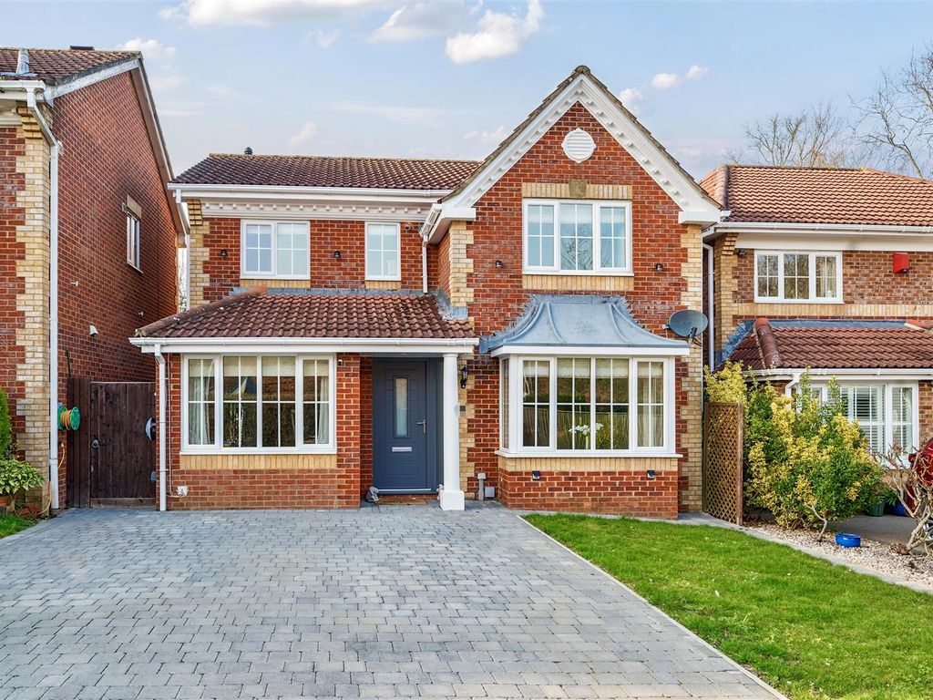 4 bed detached house for sale in The Cornfields, Hatch Warren
