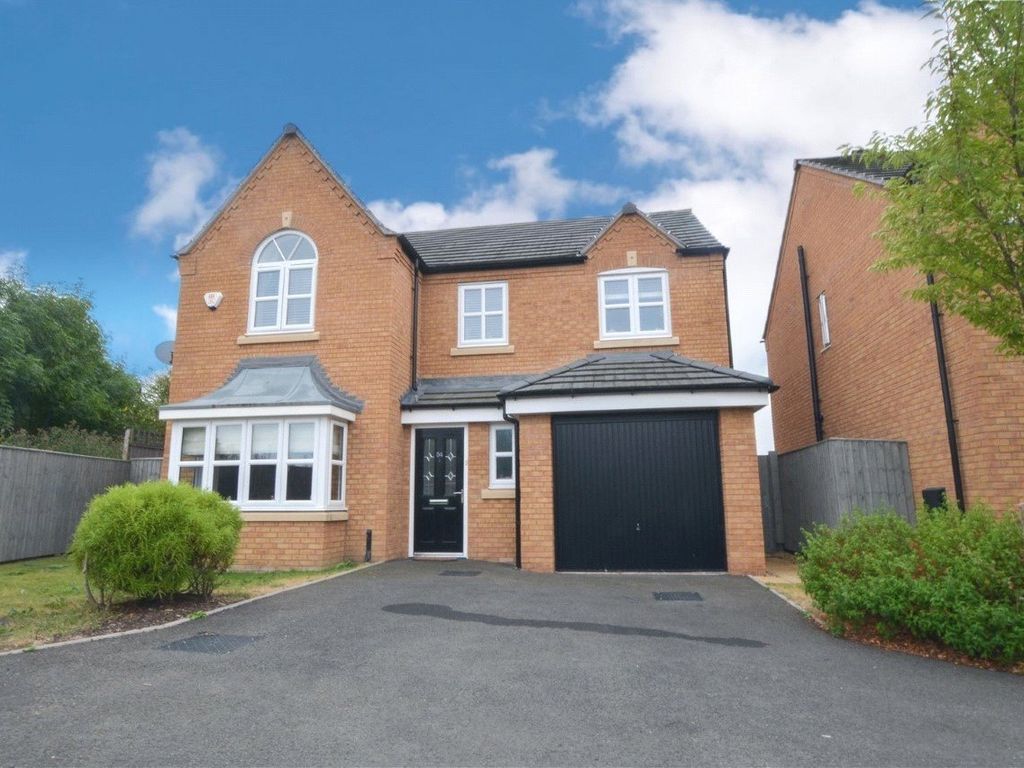 4 bed detached house for sale in Croft Close, Two Gates, Tamworth