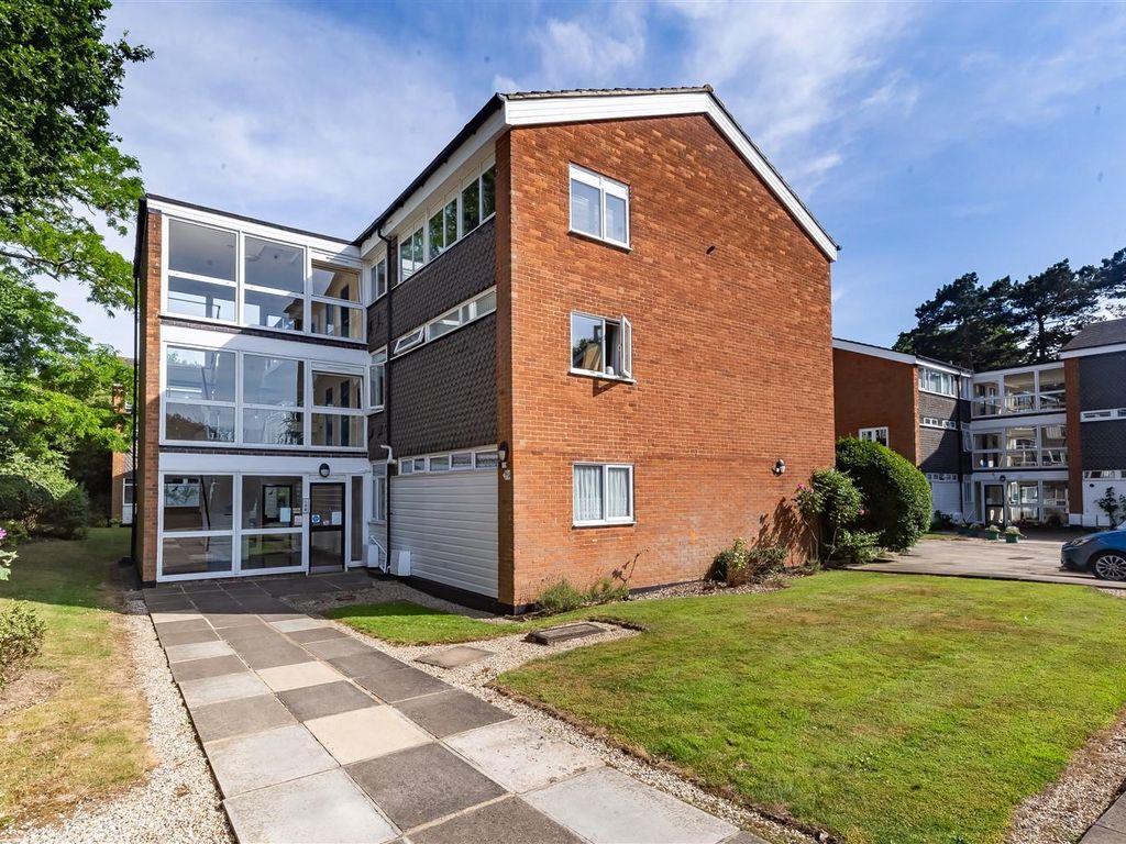 2 bed flat to rent in Hartland Road, Epping CM16, £1,650 pcm Zoopla