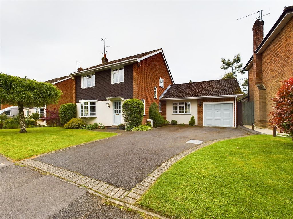 4 bed detached house for sale in Conifer Drive, Tilehurst, Reading RG31