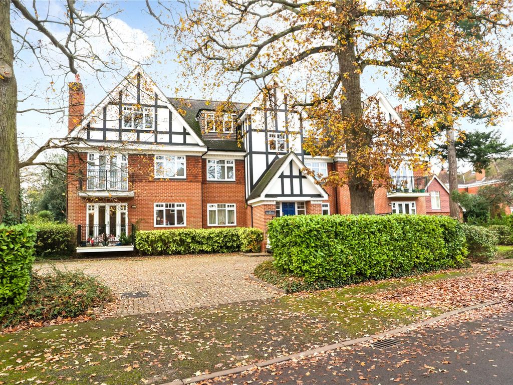 Woodland Grove, Weybridge, Surrey KT13  