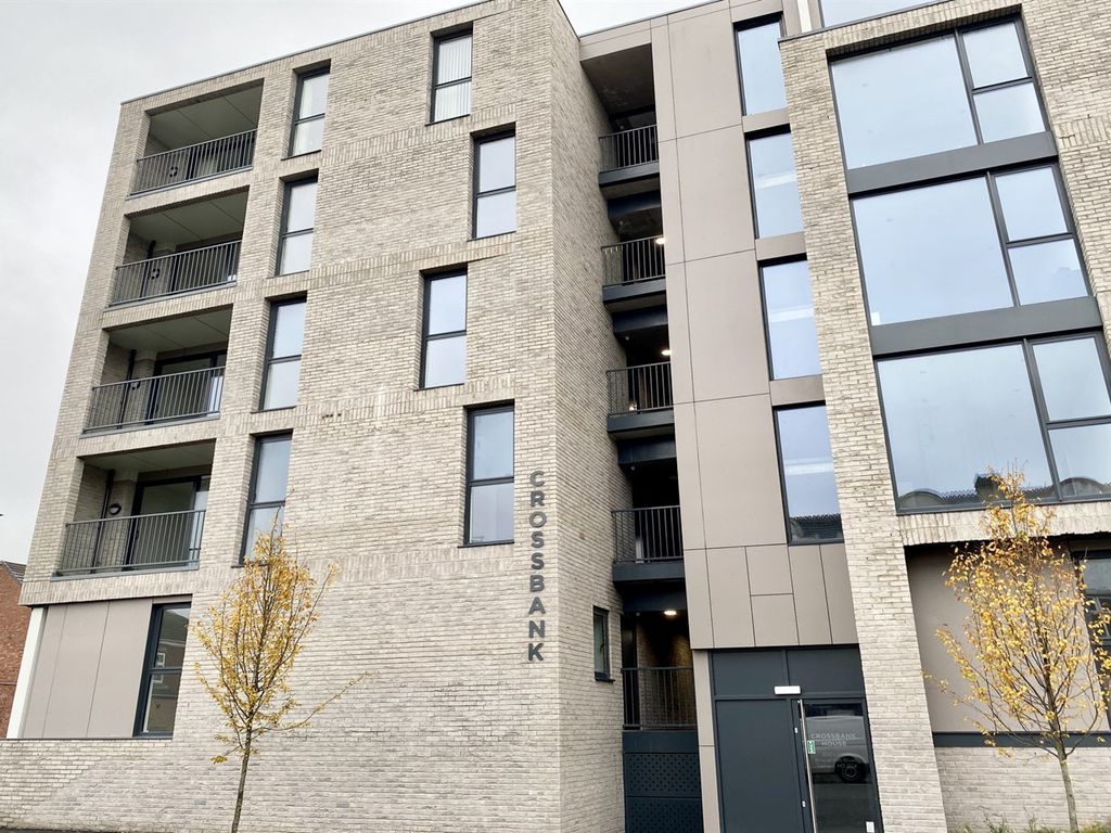 2 bed flat to rent in Crossbank House 300 Lower Broughton Road, Salford M7, £1,200 pcm Zoopla
