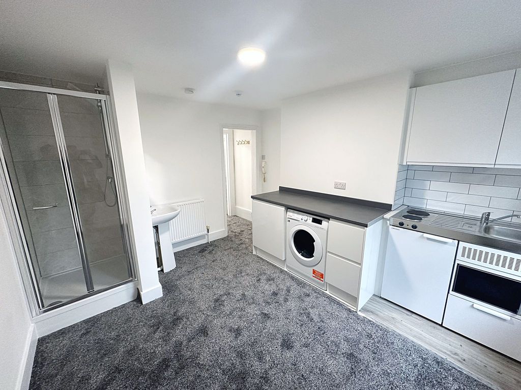 Studio to rent in Eardley Road, Streatham SW16, £950 pcm Zoopla