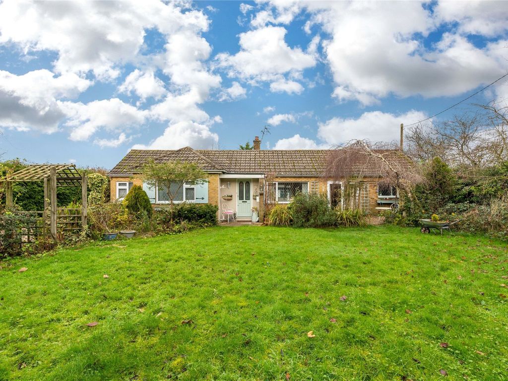 3 bed bungalow for sale in Burnt Oak Lane, Newdigate, Dorking RH5, £