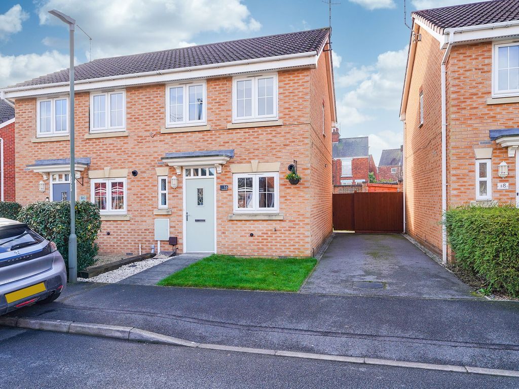 2 bed semidetached house to rent in Archdale Close, Chesterfield S40