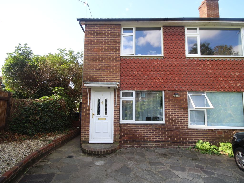 2 bed for sale in Moor Lane, Staines TW18 Zoopla