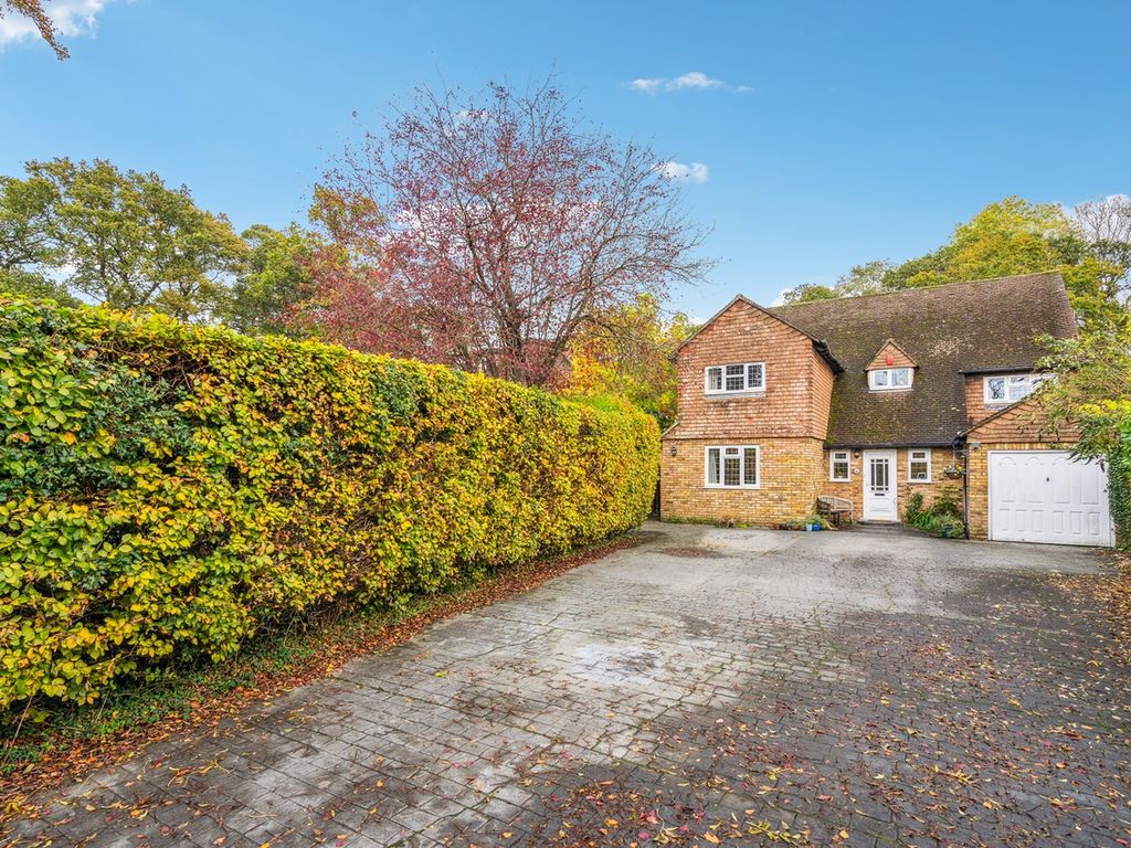 5 bed detached house for sale in Ashenden Walk, Farnham Common SL2, £